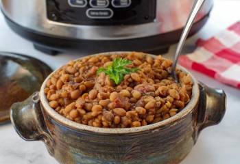 Slow Cooker New England Baked Beans