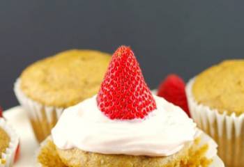 Strawberry Gingerbread Pupcakes